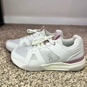 On The Roger Clubhouse Pro Tennis Shoe Sneaker Women Size 6.5 White Ice Sport